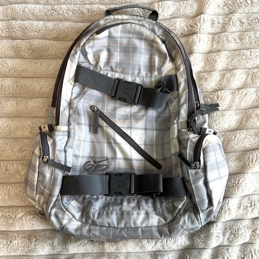 Nike 6.0 Deuce Backpack - Cool Grey / Dark Grey - Picture 2 of 13